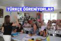 Savaştan kaçan Ukraynalılara Türkçe öğretiyor